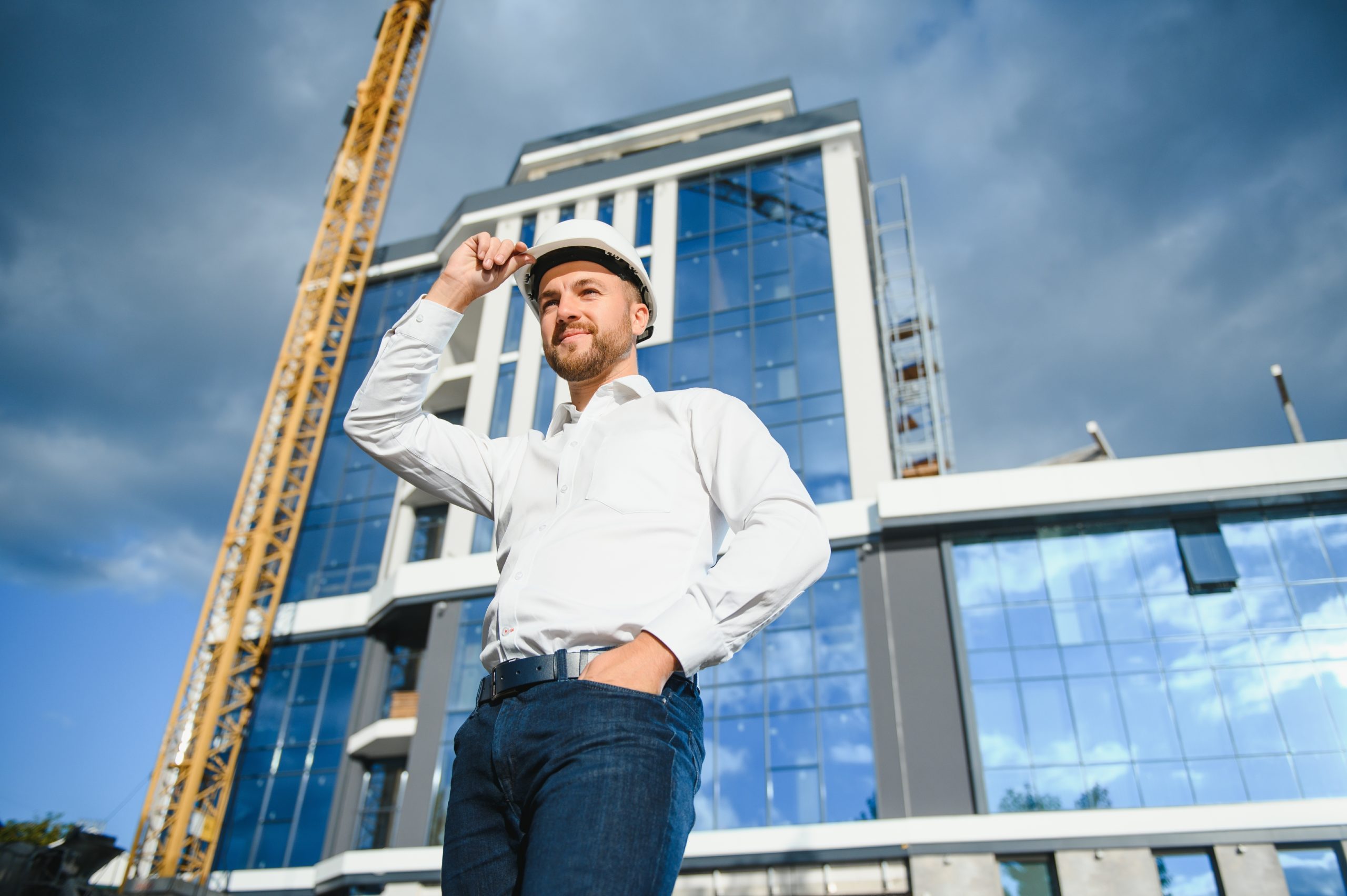 A Construction Worker Control In The Construction Of Roof Structures On Construction Site And Sunset Background - Jomipa Contabilidade